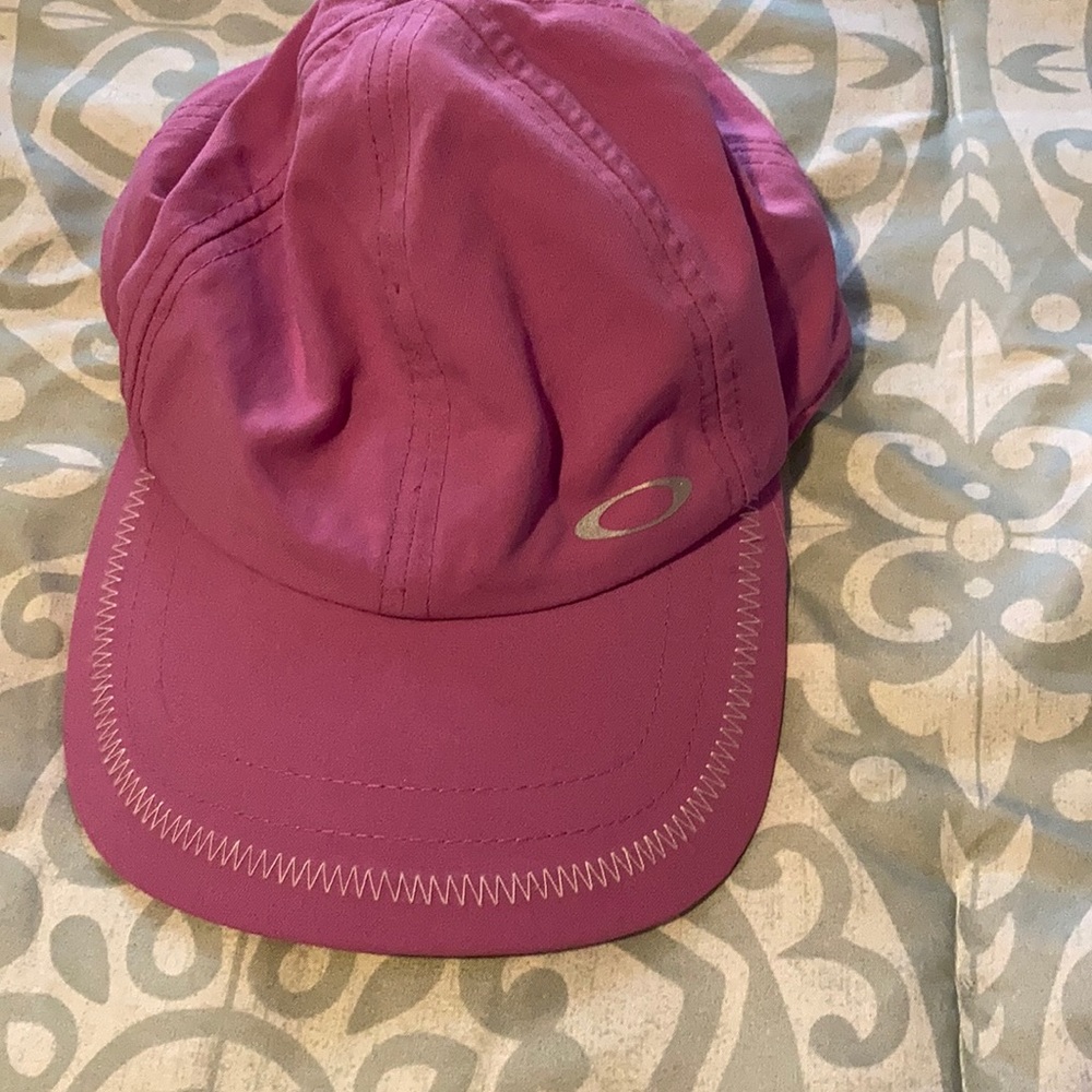 Women’s Oakley hat